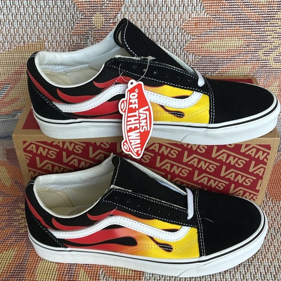 Vans Men’s Old Skool
(Flame) Black/Black/True White
VN0A38G1PHN
Sneakers - Picture 11 of 16